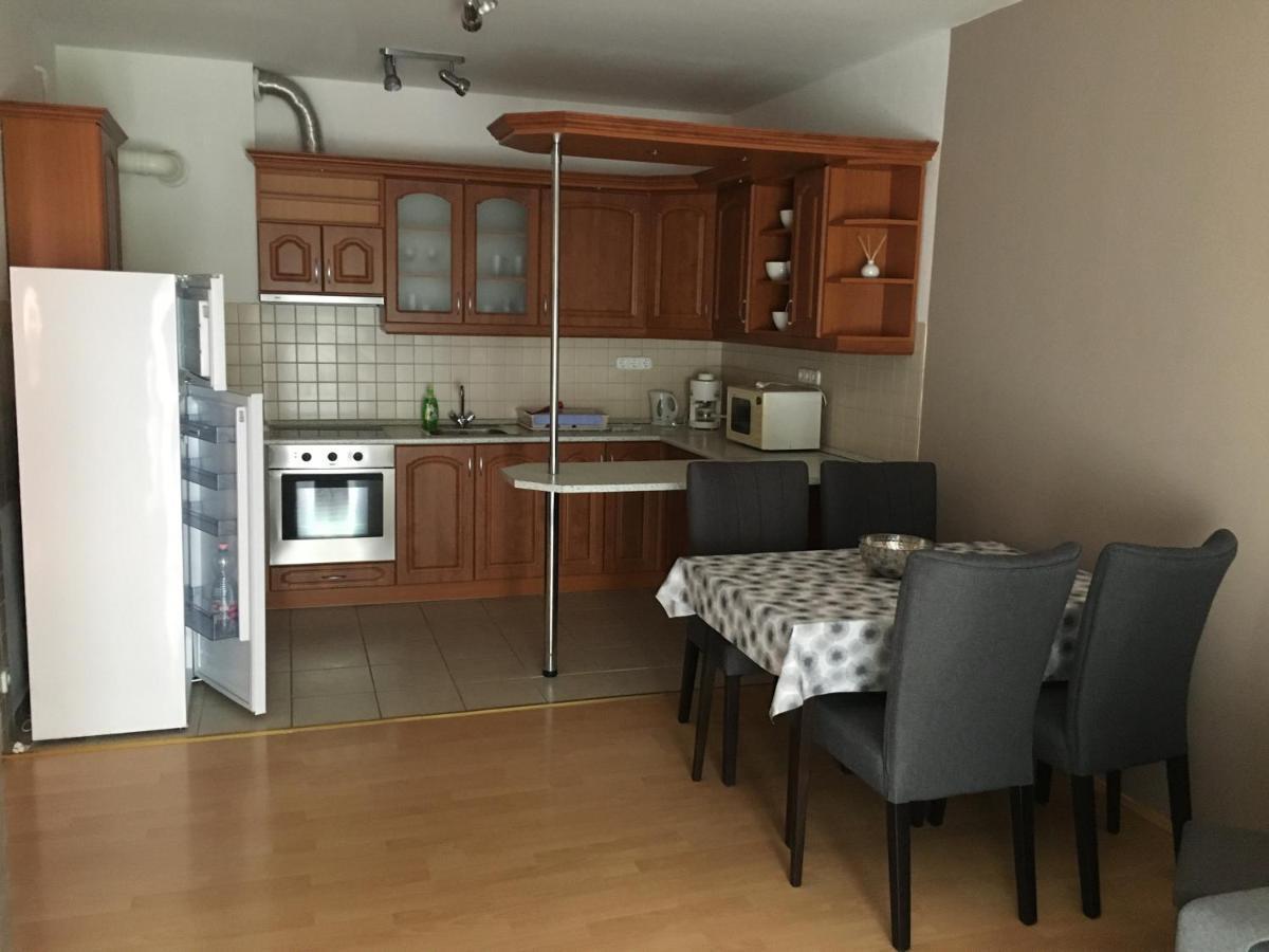 Peppy Apartment & Pool Balatonfured Exterior photo