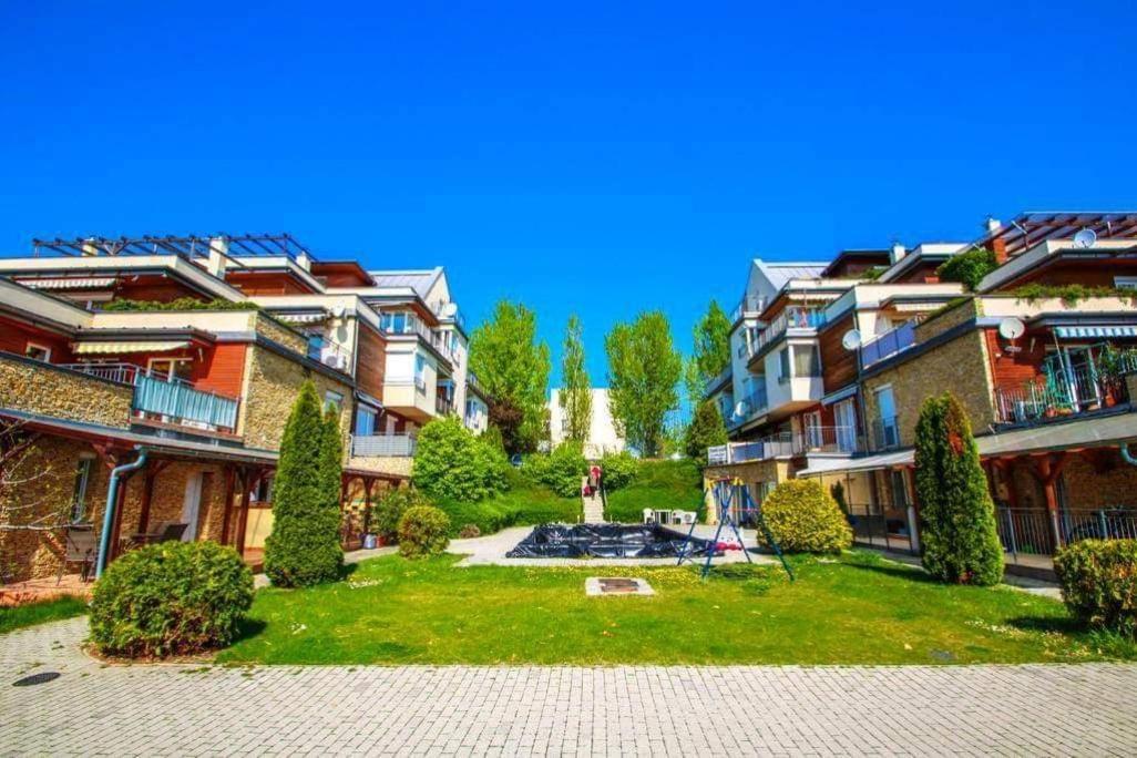 Peppy Apartment & Pool Balatonfured Exterior photo