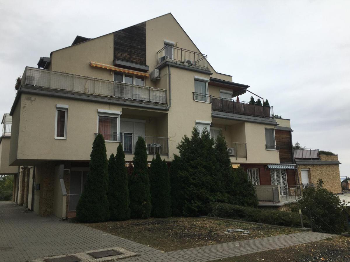 Peppy Apartment & Pool Balatonfured Exterior photo