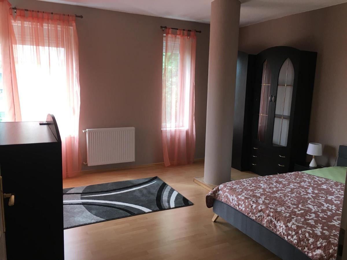 Peppy Apartment & Pool Balatonfured Exterior photo